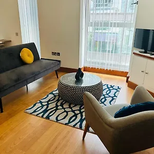 https://amazing-studio-london-city-apartment.cambridgehotelsuk.com
