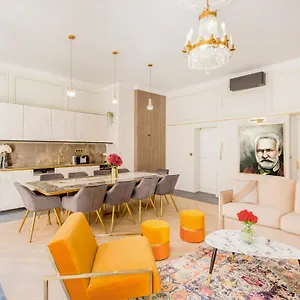 https://luxury-4-bedroom-4-bathroom-apartment-louvre.fr-paris.fr